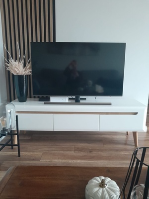 Elbląg Przedmiotem sprzedaży jest szafka Szafka RTV Trava 160x50 - używana stan bardzo dobry,
Parametry:
Wymiary: