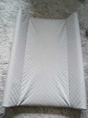 Elbląg Oddam za darmo przewijak o wymiarach 50x70 cm firmy ceba baby. W dwóch rogach widoczne slady użytkowania -