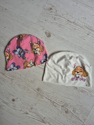 Elbląg Dwie czapeczki Skye dla dziewczynki.
Stan bdb.
Rozmiar 54 (4-5 lat).
Polecam.