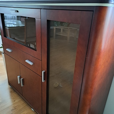 Elbląg DREWNIANA komoda na sprzedaż, elegancka, wykonana idealnie, firmy Meble Bydgoskie, w bardzo dobrym. stanie.