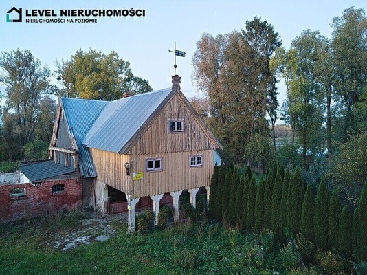 Elbląg LEVEL NIERUCHOMOŚCI Dom z czterystumetrową linią brzegową, podcieniowy (holenderski) z 1879 roku na