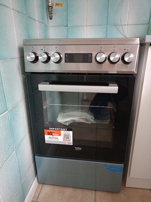 Elbląg Kuchenka elektryczna 50 marki Beko, nowa, nie była nawet podłączona, termoobieg, płyta grzewcza ceramiczna,
