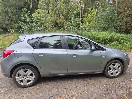 Elbląg Opel Astra J 1,6 benzyna, 2013,pierwszy właściciel, serwisowany, tempomat, czujniki parkowania, bezwypadkowy.