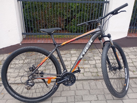 Elbląg Witam sprzedam rower Trek Marlin generacja 5 wszystko sprawne 
Koła 29 cali 
Hamulce tarczowe 
Świeżo po