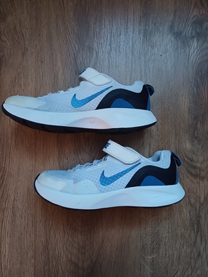Elbląg Buty Nike rozmiar 35,stan bdb, lekkie i wygodne, noszone przez jedno dziecko