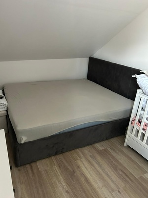 Elbląg Sprzedam łóżko tapicerowane sypialniane z materacem 180 x 200.Użytkowane rok czasu, w stanie idealnym. Pod