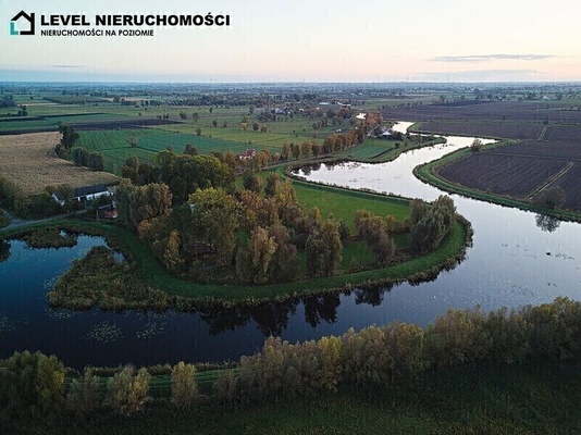 Elbląg LEVEL NIERUCHOMOŚCIDom z czterystumetrową linią brzegową,&nbsp;podcieniowy (holenderski) z 1879 roku na działce