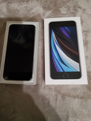 Elbląg Sprzedam białego iPhona se 128GB lekko uszkodzony lewy róg ale nadal działa dobrze