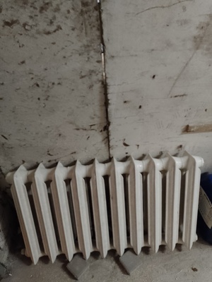 Elbląg Sprzedam grzejnik żeliwny 10zeberek, wypłukany stan bardzo dobry cena 100 zł.