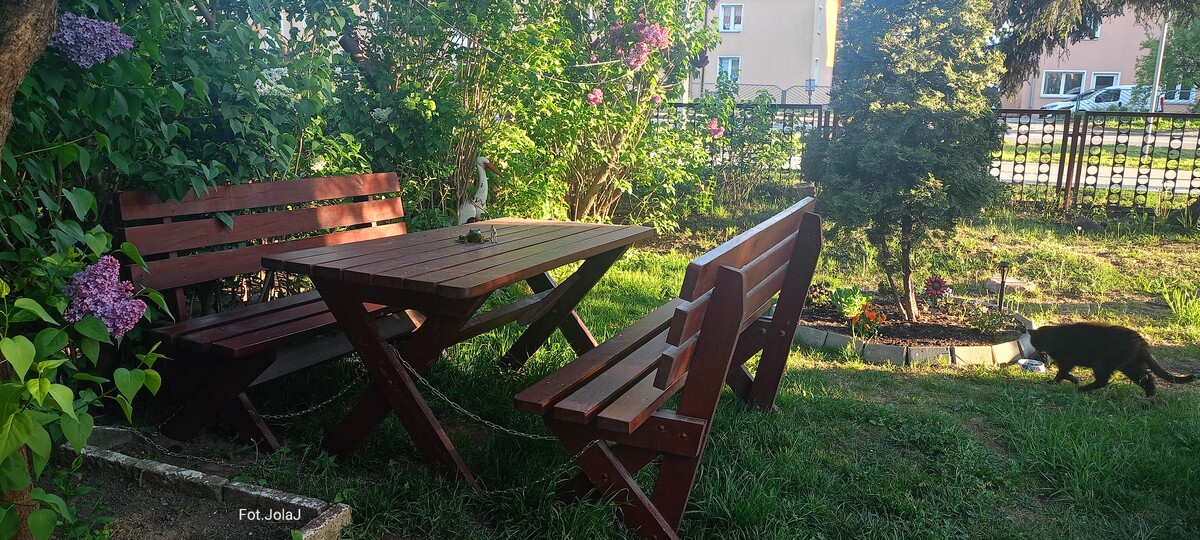 Elbląg Sprzedam używany zestaw ogrodowy stół i dwie ławki (zestaw stał pod zadaszeniem) ale jest zabezpieczony i może
