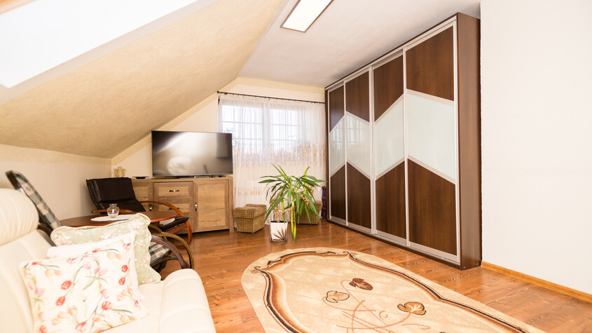 Elbląg * * * ABC NIERUCHOMOŚCI * * *DOM WOLNOSTOJĄCY W DOBREJ LOKALIZACJIo pow. 188m2, działka 1638m2, 5 pokoi,