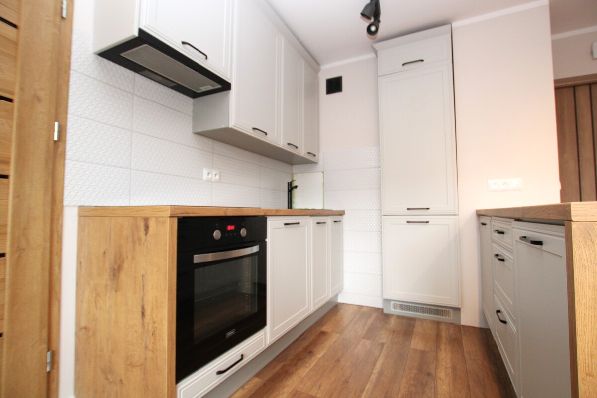 Elbląg NIERUCHOMOŚCI ANNA KRASZEWSKA Dwa pokoje po generalnym remoncie w centrum miasta***umeblowanie w