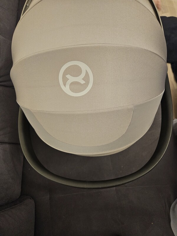 Elbląg Sprzedam nosidełko z obrotowa baza cybex cloudT i-Size z wkładką dla niemowląt, i wkładką regulująca ciepło,