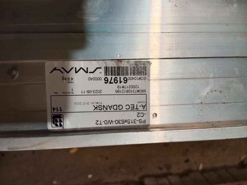 Elbląg Sprzedam przepustnicę aluminiowa. Posiadam 2 sztuki. Wymiary długość całkowita 69 cm x 37,5 cm, grubość 11,5