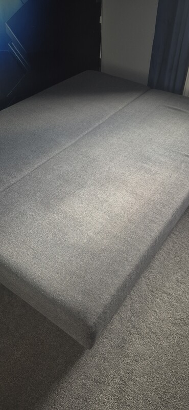 Elbląg Sofa rozkładana. Stan bardzo dobry. Kolor szary. Duza skrzynia na pościel. Powierzchnia spania 150x190.Wymiary