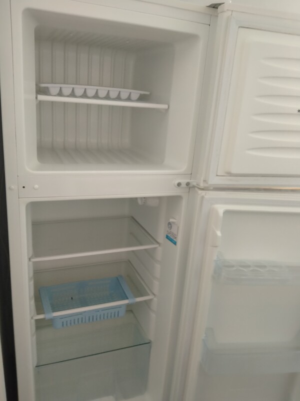 Elbląg Sprzedam lodówkę Amica wysokość 130 cm szerokość/głębokość ok.48 cm. Idealna do małej kuchni. Cena 350 złotych