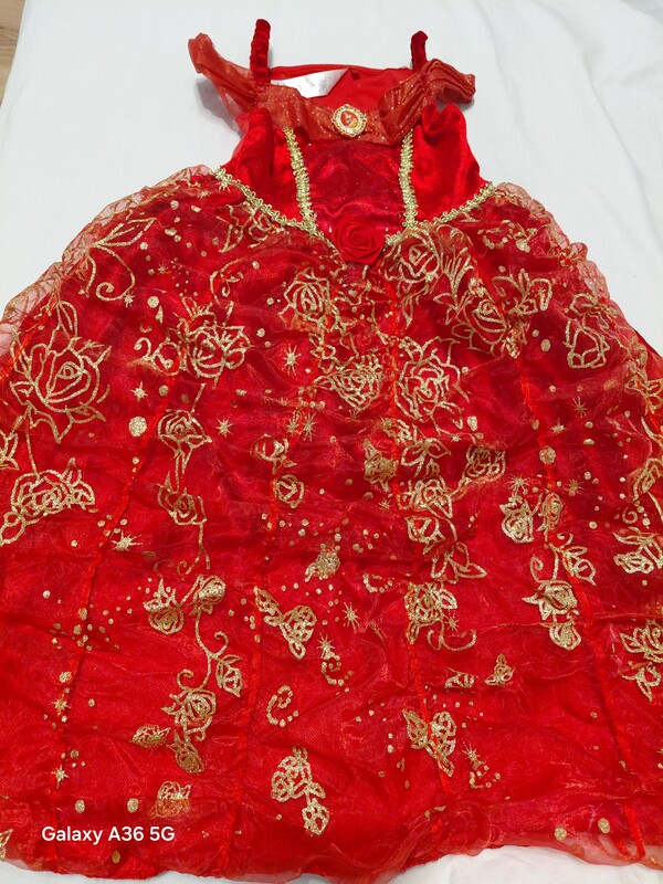 Elbląg Paka ubranek dla dziewczynki 110- 116.3 kurtki zimowe, jedna wiosenna, spodnie śniegowe czarne, sukienki na