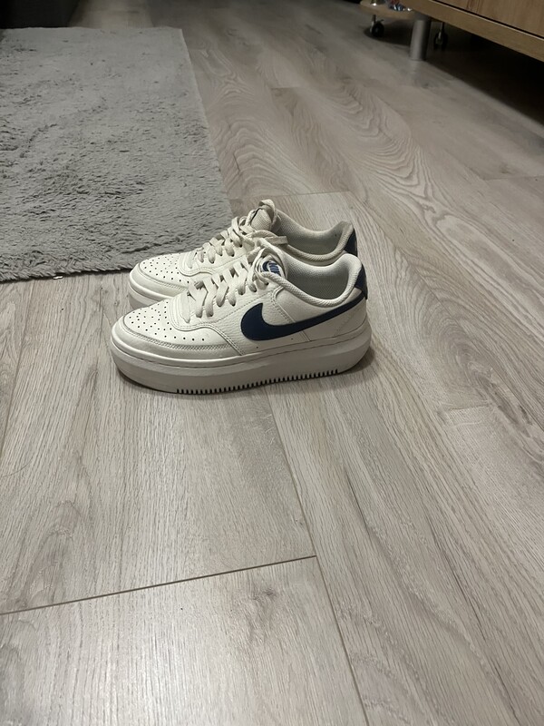 Elbląg Sprzedam buty sportowe damskie Puma skórzane, białe rozmiar 38.
Zainteresowanym wyślę zdjęcia.
Stan bardzo