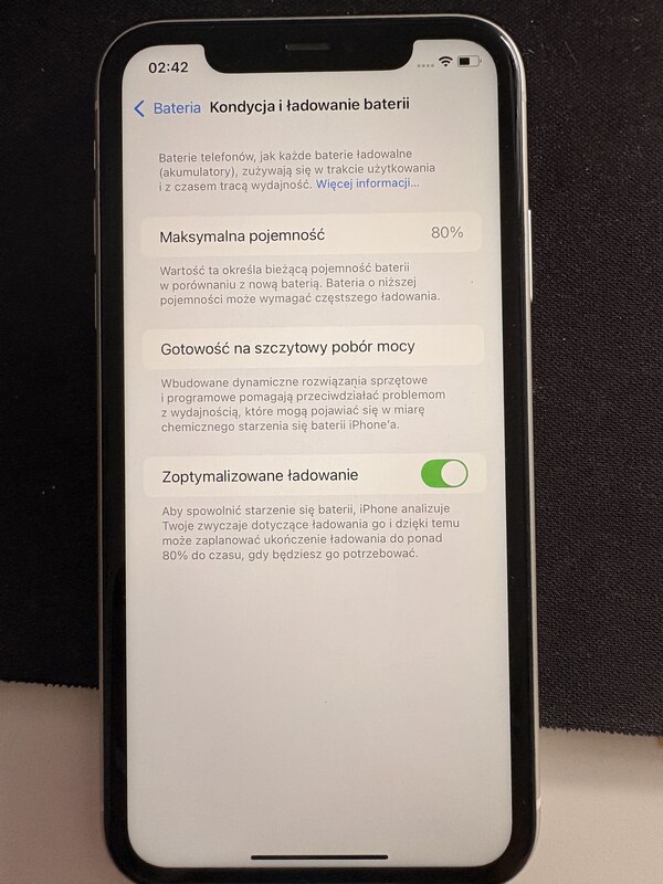 Elbląg Używany telefon iPhone 11 64GB w kolorze białym. Bateria na poziomie 80%. Doskonały sprzęt dla osób szukających