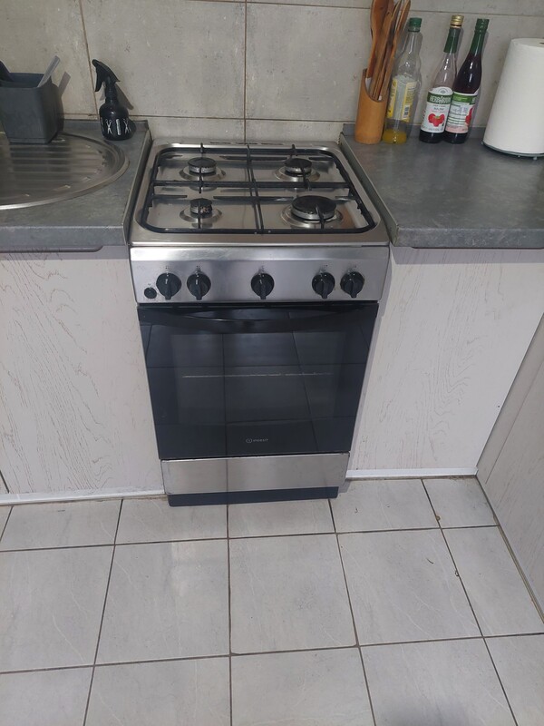 Elbląg Witam sprzedam kuchenkę gazowa z piekarnikiem na gaz. Kuchenka zadbana. Wymiary kuchenki szerokość 50 cm a