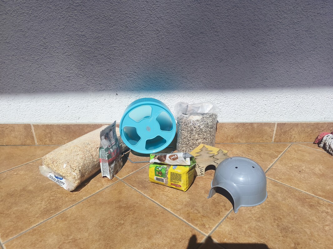 Elbląg Sprzedam klatkę dla chomika, szczura, myszki.
Wymiary 48.5*31*50
Dodatkowo pakiet startowy: domki, miseczki,