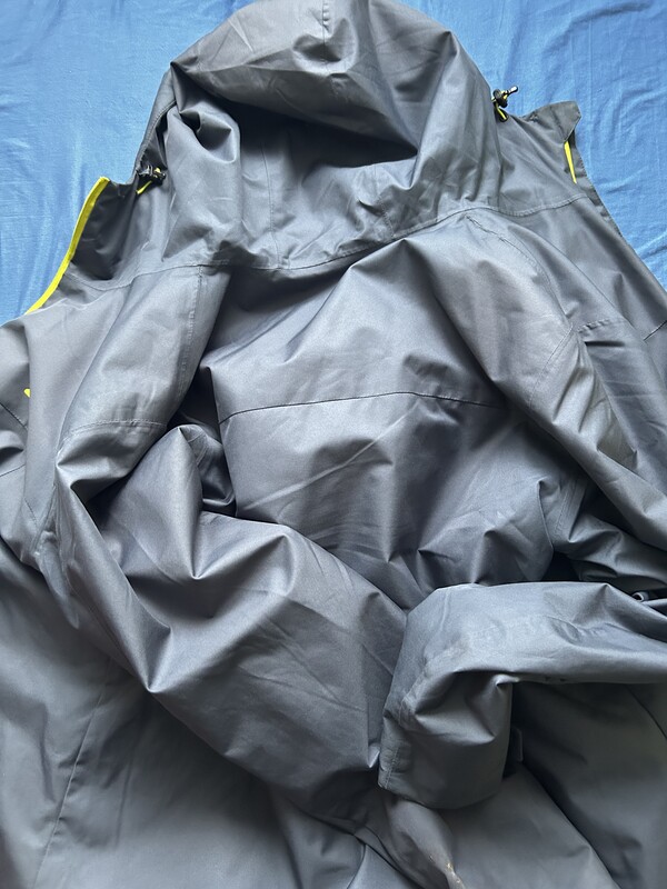 Elbląg Sprzedam używane kurtki marki 4F w dobrym stanie:
Kurtka 4F Membrane 5000 - Rozmiar: XL - cena 30zł
Kurtka 4F