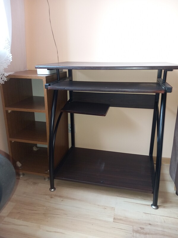 Elbląg Sprzedam stół i 4 krzesła oraz ławę i stolik, biurko z krzesłem, pralkę cena za wszystko 1500 jest możliwość