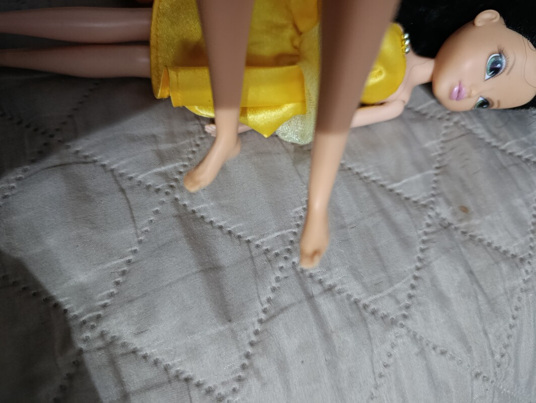 Elbląg Oddam lalki barbie widoczne na zdjęciach. Stan dobry
W zamian dwie małe czekolady. Kontakt sms