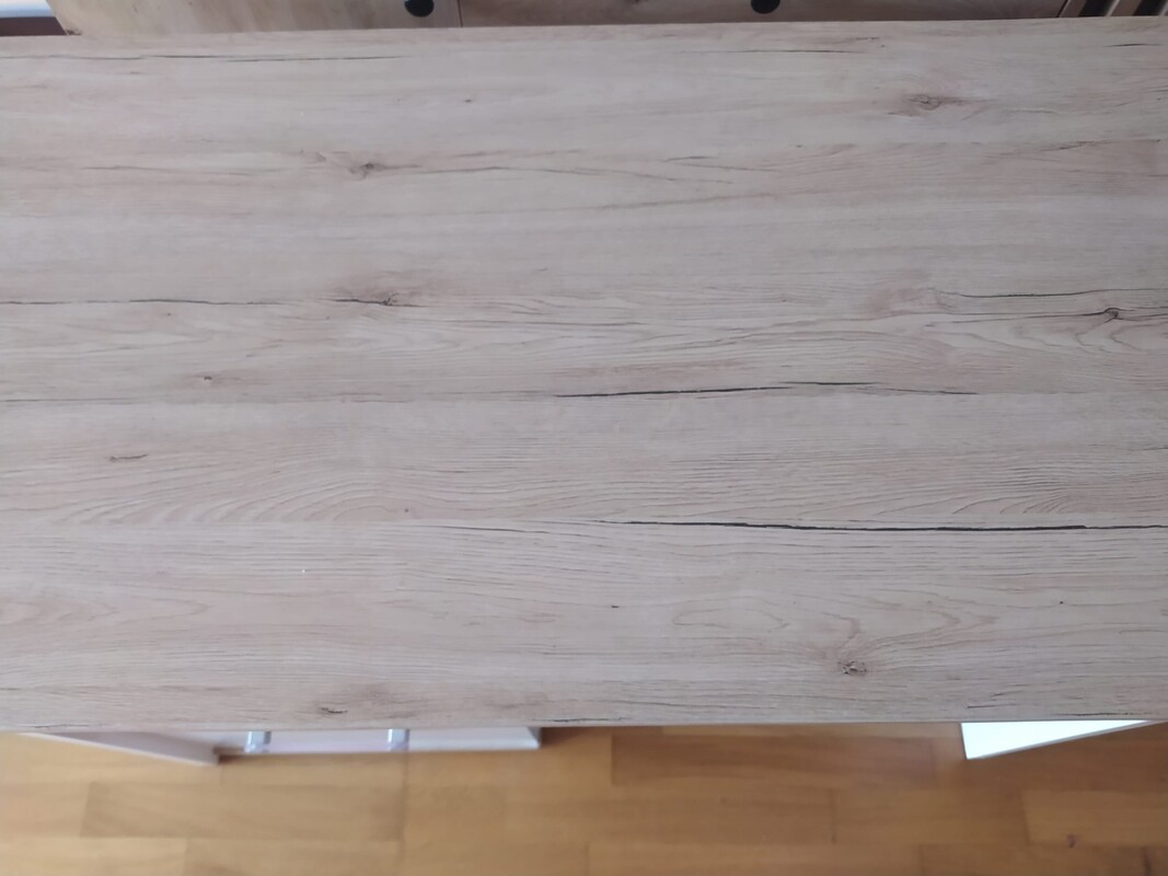 Elbląg Sprzedam biurko używane, drobne ślady użytkowania widoczne na zdjęciach. Biurko z kolekcji Meble Wójcik.