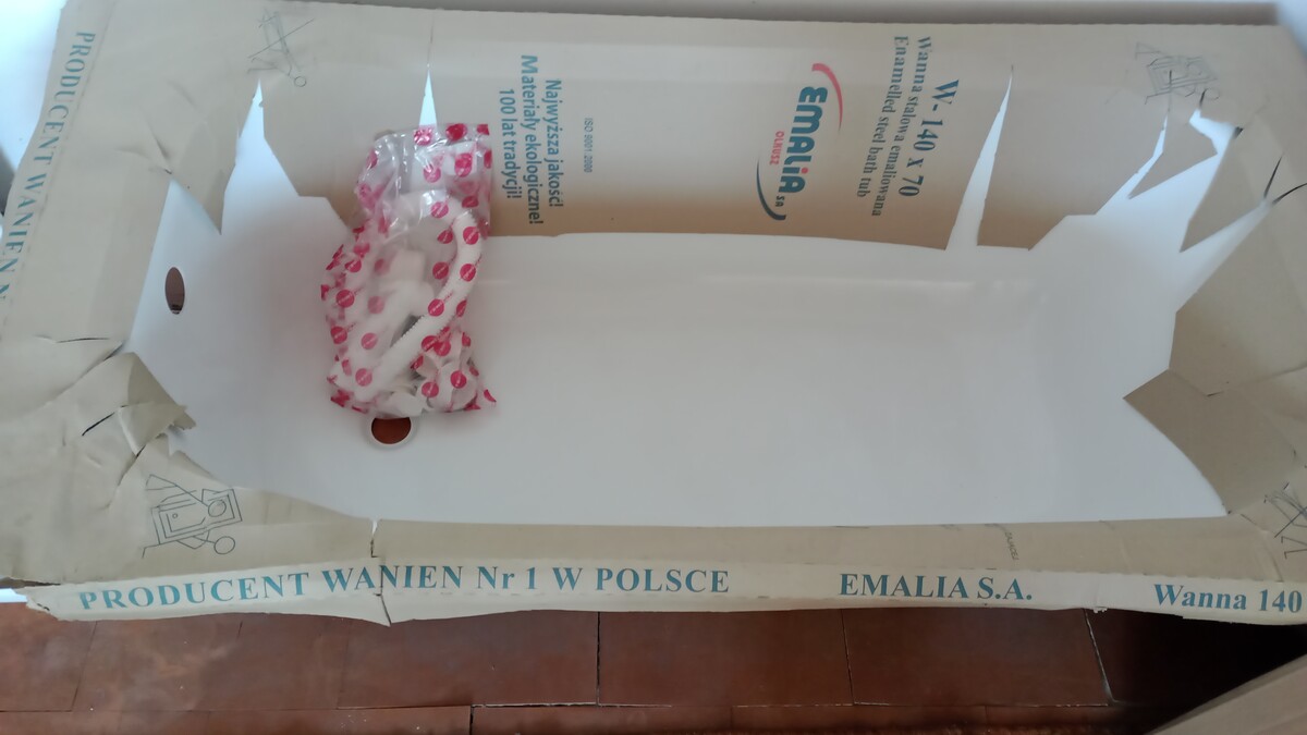 Elbląg Nowy, emaliowany stalowa wanna. Produkt wysokiej jakości, wykonany w Polsce przez firmę Emalia S. A. Wanna