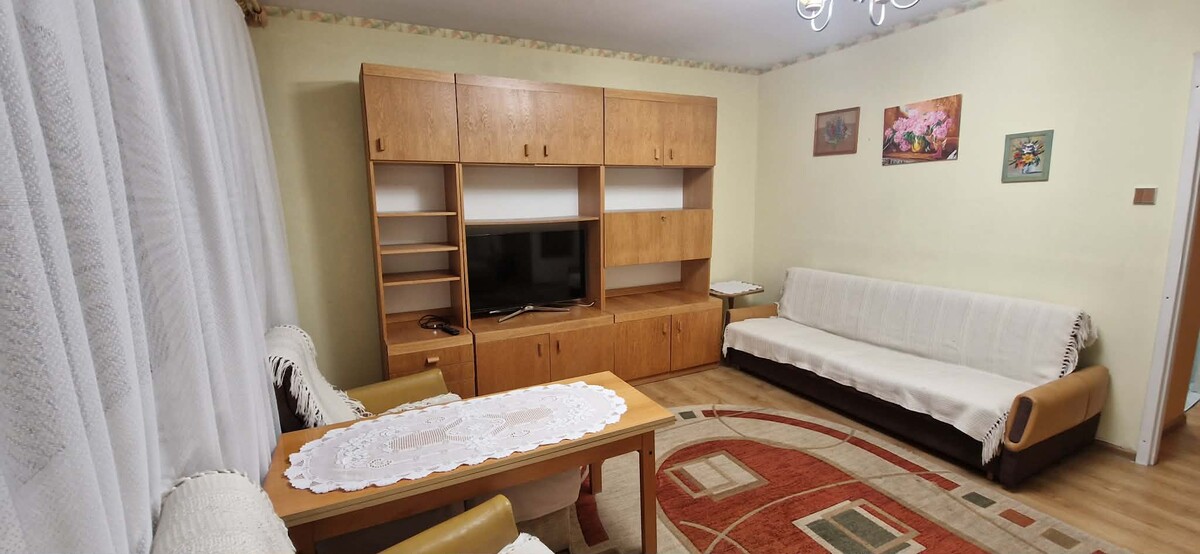 Elbląg Wynajmę kawalerkę o powierzchni 34m2 na osiedlu Nad Jarem. Mieszkanie posiada odrębny słoneczny