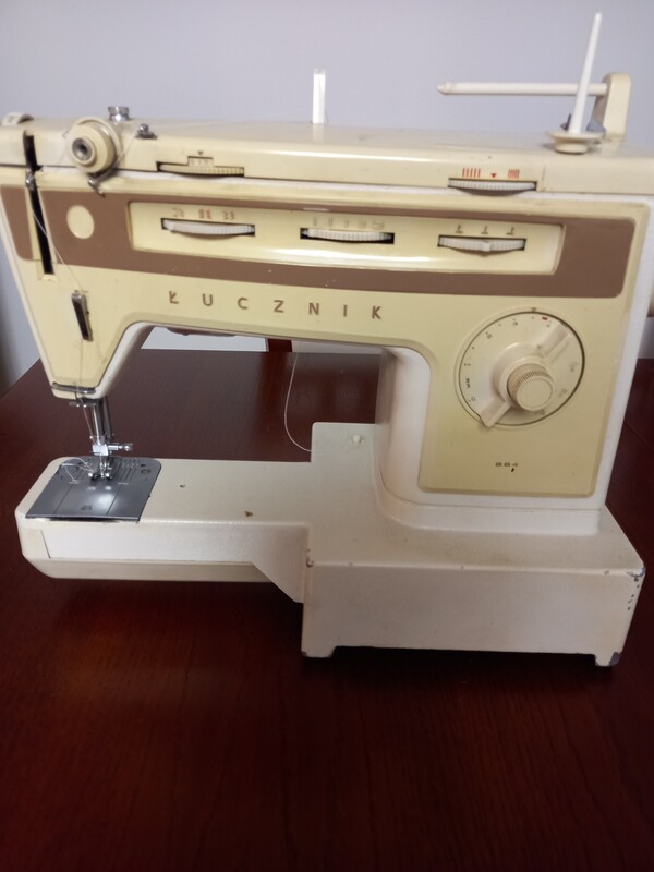 Elbląg Sprzedam :
Mikrofalówka czarna SHARP 20l st. b.dobry - 149 zł.
Maszyna do szycia ŁUCZNIK używana -