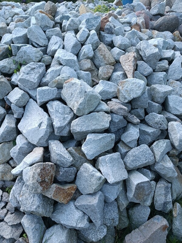 Elbląg Kamień granitowy szaro biały wieksza ilość kilkanaście ton ale też mniejsza ilość frakcja od 5-20 cm na murki