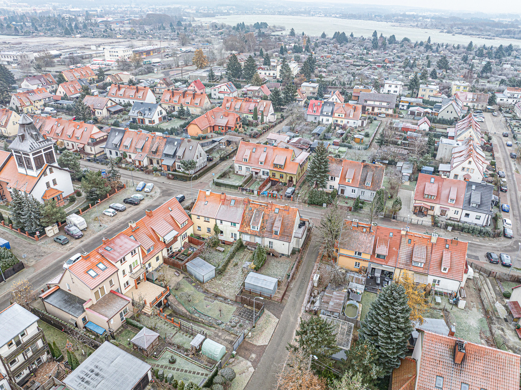 Elbląg PÓŁNOC NIERUCHOMOŚCISprzedam dom - Elbląg, Kielecka. Na sprzedaż dom w zabudowie szeregowej (środkowy)