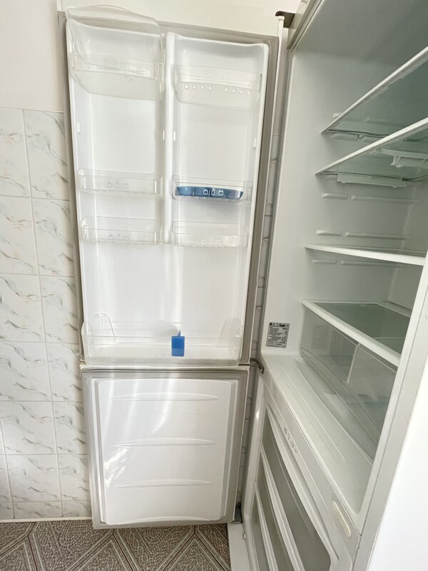 Elbląg Sprzedam lodówko - zamrażarkę LG no frost o wymiarach wys.1896 cm, szer.595 cm i głębokość 617 cm
-pojemność