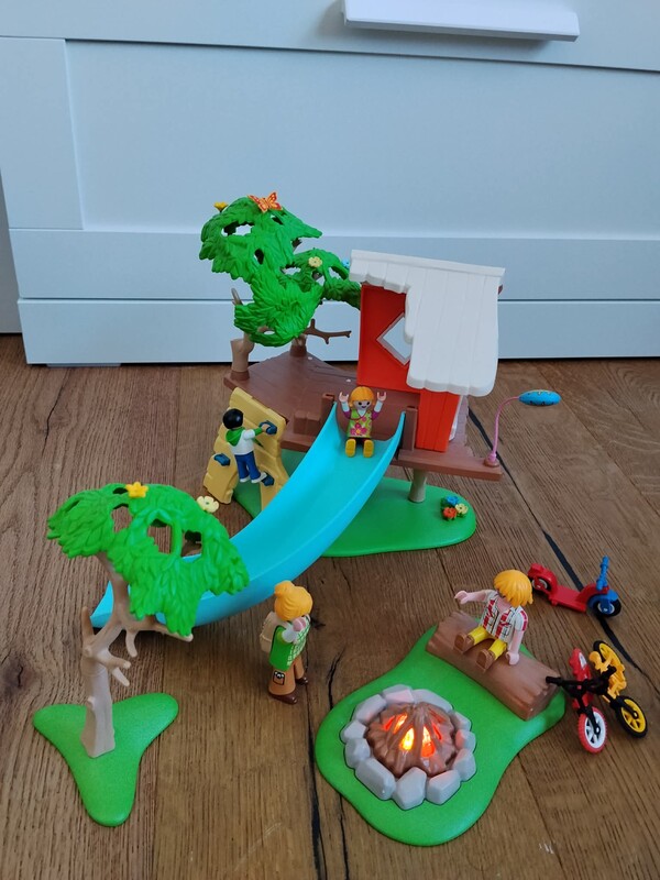 Elbląg Sprzedam zestaw Playmobil nr 71001 - domek na drzewie ze zjeżdżalnią i ogniskiem led. Stan bdb.