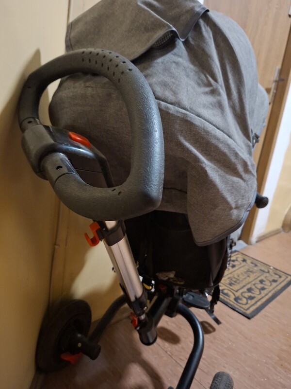 Elbląg Sprzedam rowerek obracanym siedziskiem, stan bardzo dobry (do odswiezenia )