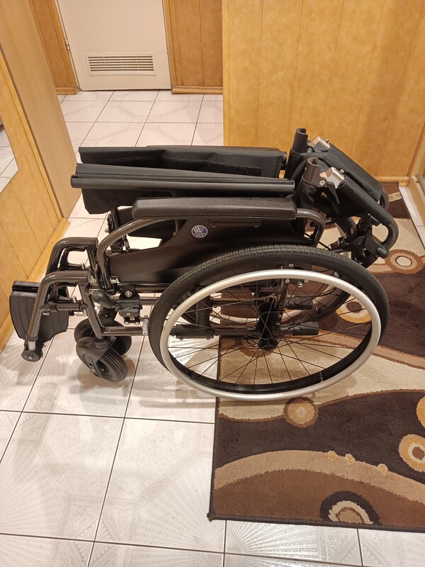 Elbląg Sprzedam lekki składany wózek inwalidzki nowy. Mieści się w bagażniku. Cena 200 zł.