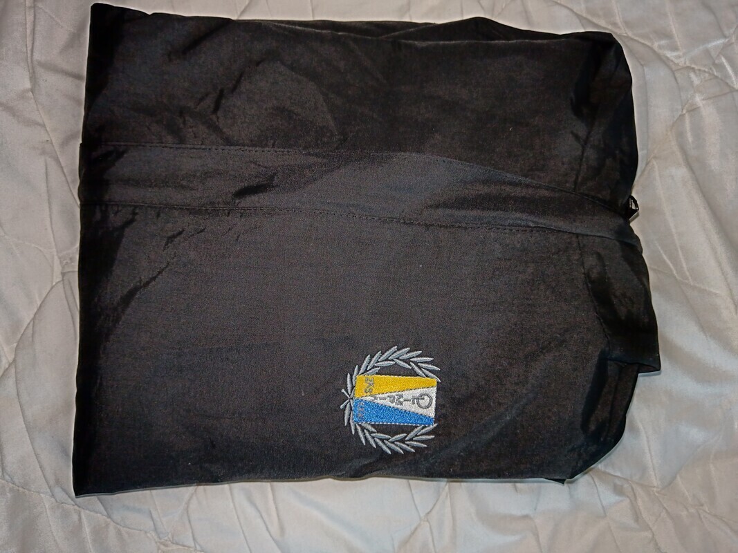 Elbląg Witam. Sprzedam wiatrówkę Olimpia Elbląg. Rozmiar L. 1 raz przymierzona. Nie noszona wogole. Prezent ale za