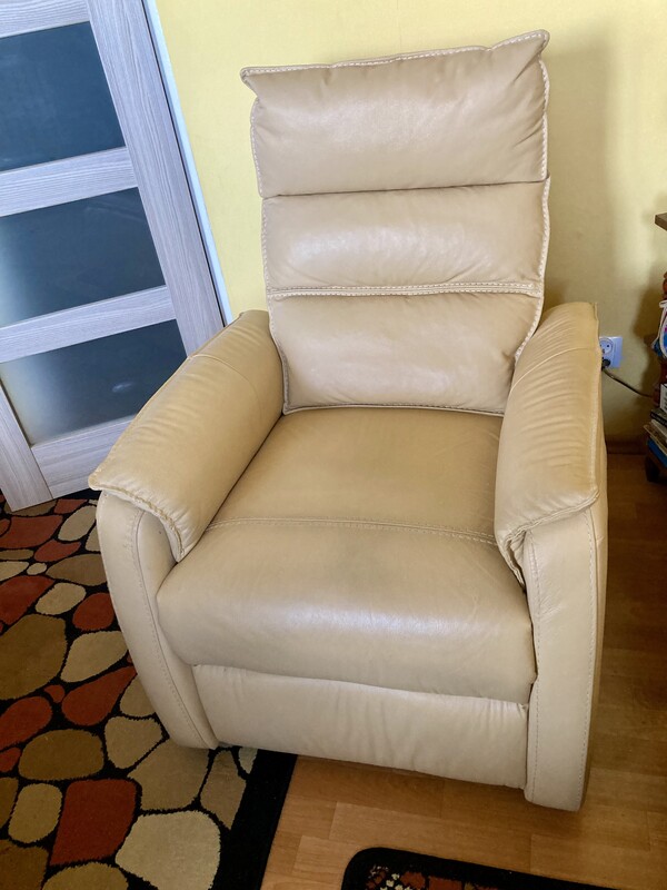 Elbląg Fotel Relax, rozkładany do pozycji półleżącej za pomocą pilota. Wygodny do odpoczynku, czytania, oglądania tv.