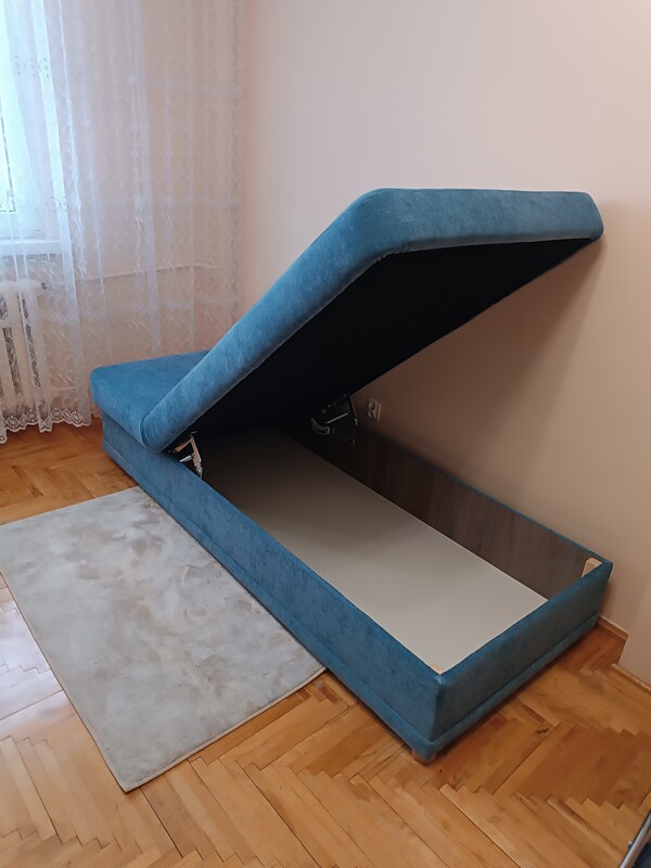 Elbląg Wygodna, jednoosobowa sofa łóżko. Mebel jest w bardzo dobrym stanie. Wymiary 90 cm na 200 długość pojemnik na