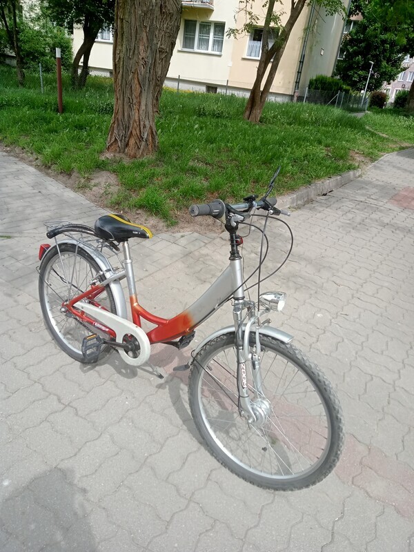 Elbląg sprzedam dwa rowery   kola 24 cale i 26 cali w stanie dobrym plus pradnica w kole   cena 350 zl. sztuka