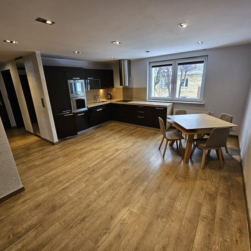 Elbląg DOM NIERUCHOMOŚCIOFERUJEMY NA SPRZEDAŻMIESZKANIE 4 POKOJOWEPow.61 m2BLISKO TARGOWISKO MIEJSKIEKUP MIESZKANIE