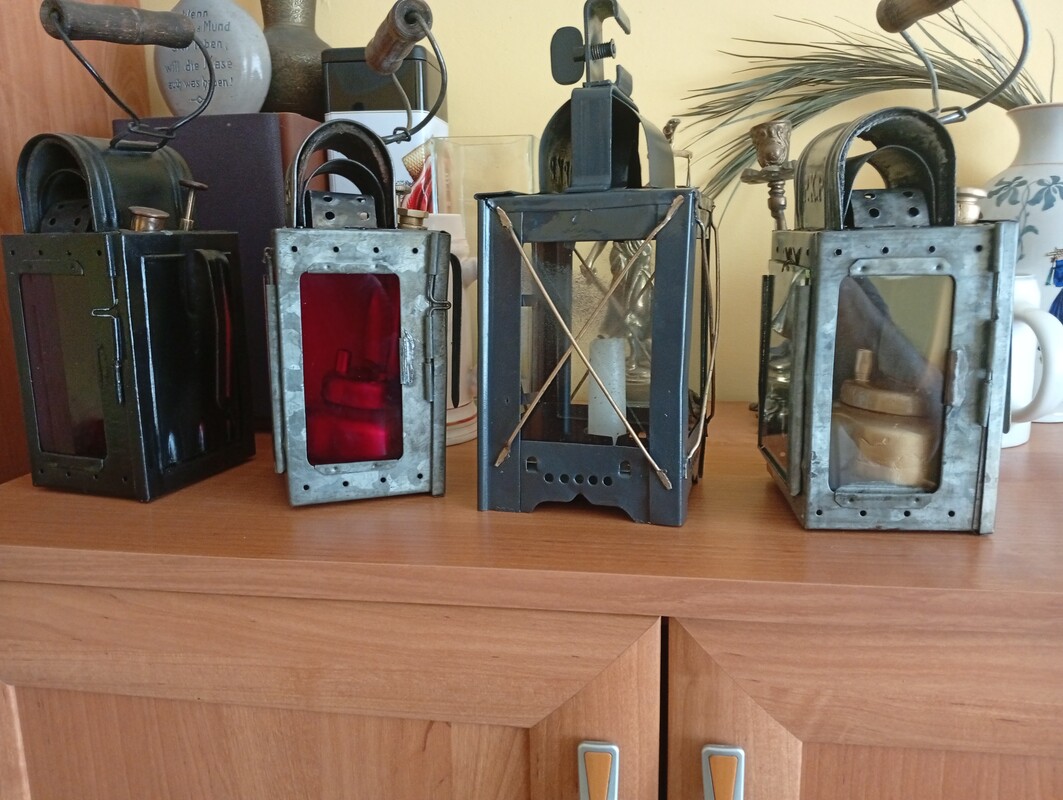 Elbląg sprzedam 4 zabytkowe lampy kolejowe 3szt na karbid były to lampy konduktorskie i i sygnalizacyjne lampa na
