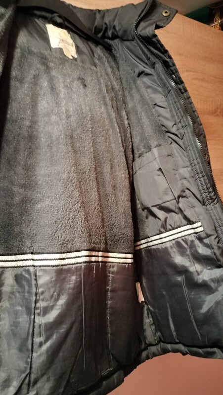 Elbląg Sprzedam kurtkę zimową ocieplaną futerkiem z odpinanym kapturem. Rozmiar 152.Stan bardzo dobry. Po jednym