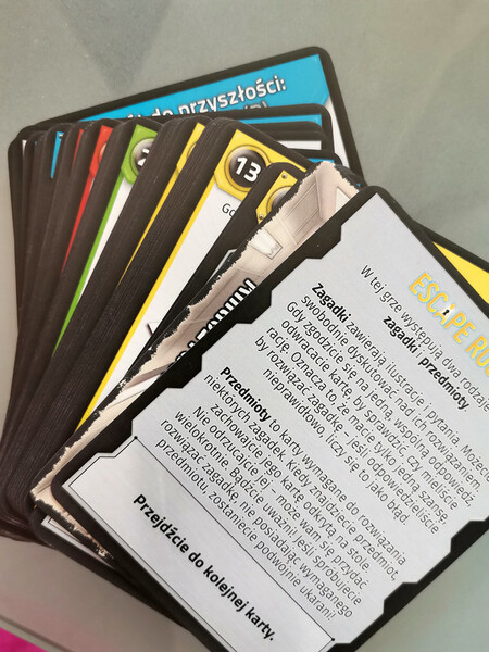 Elbląg - Gra logiczna Escape Room -
Nigdy w nią nie zagrałam. Rozpakowałam z folii, przejrzałam niektóre karty (stąd