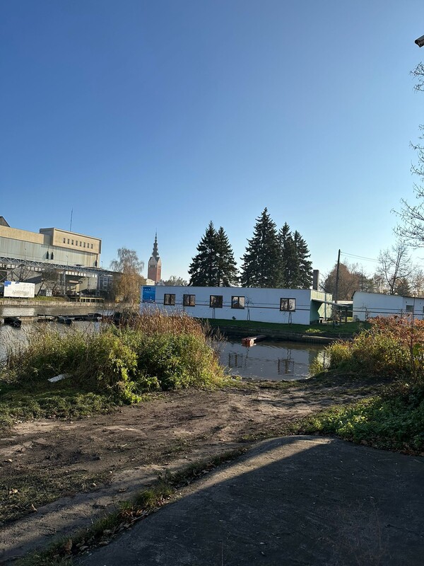 Elbląg WYNAJMĘ GARAŻ z PRĄDEM (siła)Garaż znajduje się przy ul. Stawidłowej w ElbląguWymiary: dł.7,5m szer.3m - 22,5