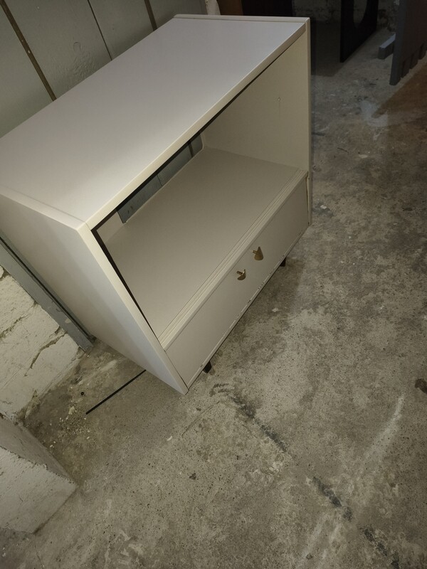 Elbląg Witam. Szafka kolor ecru złote uchwyty wymiary: dł70cm/wys70cm/szer38cm cena 50zł