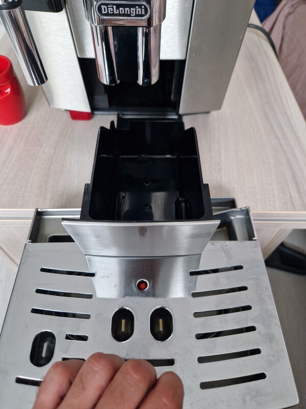 Elbląg Sprzedam automatyczny ekspres DeLonghi PrimaDonna S Deluxe ESAM 26.455.M. W pełni sprawny, po serwisie –