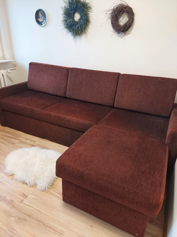 Elbląg Sprzedam duzy narożnik, wykonany na zamówienie -kolor czekoladowy- z funkcją spania, posiada miejsce na